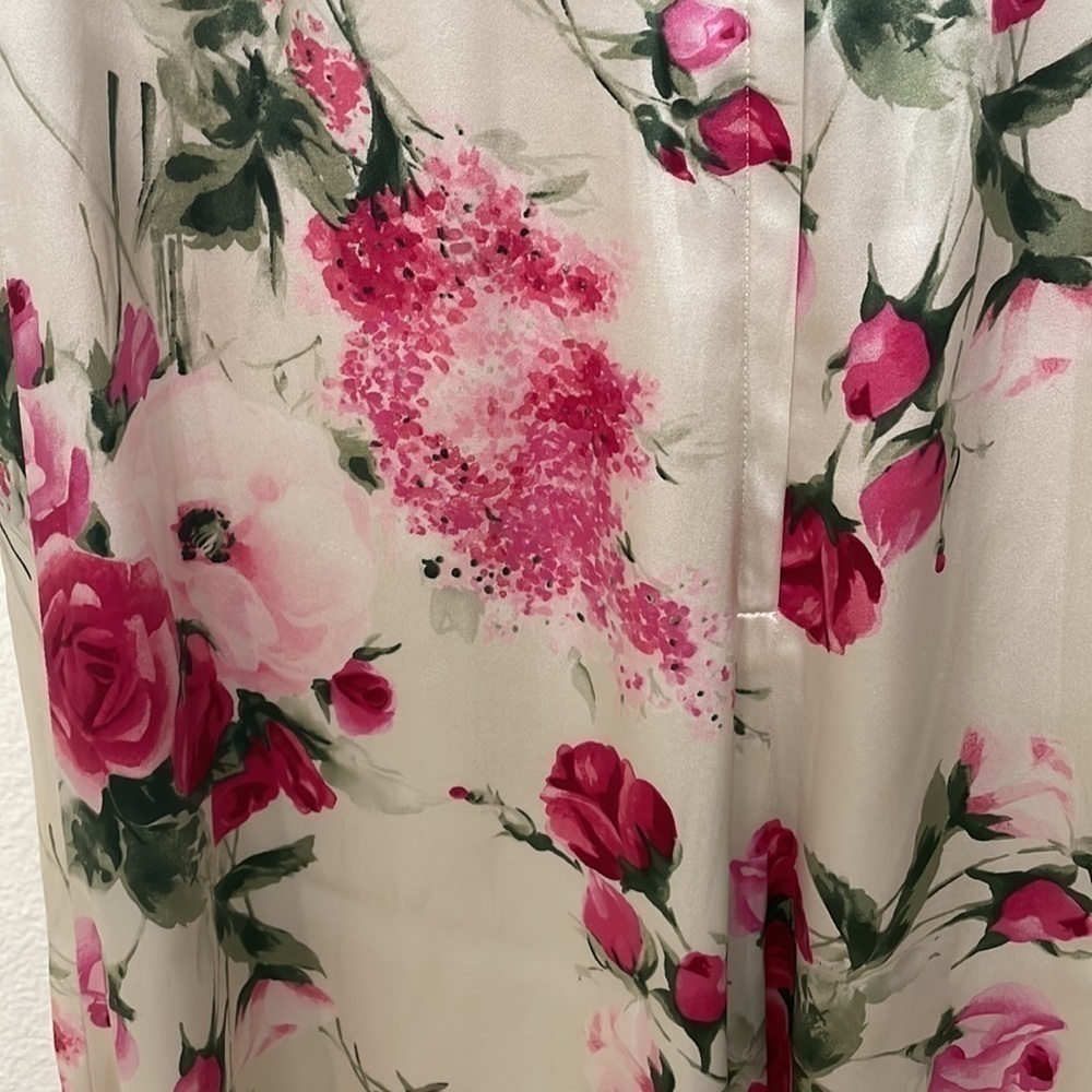 ⭐️Dolce & Gabbana Rose Floral Print Cream Silk Lined Skirt—GORGEOUS! Like New!! - Picture 5 of 9